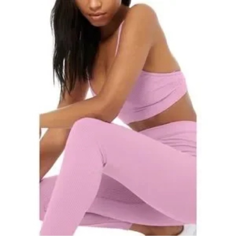 Alo Ribbed Set - Picture 2 of 14